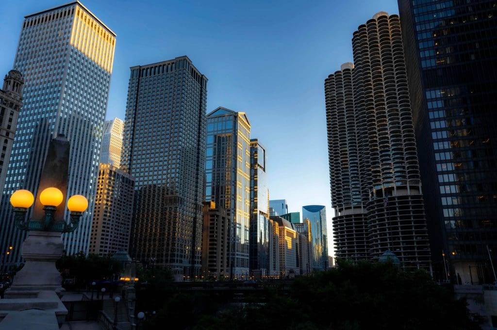 The best photo spot in Chicago with buildings dazzling along the Chicago Riverwalk during the morning.