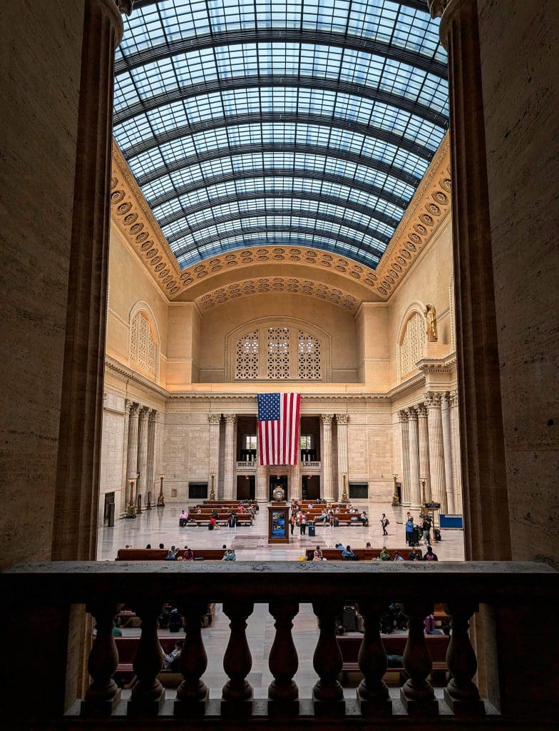 Inside the large curved hall of the Chicago Union Station, almost built the same year as the Wrigley Building.