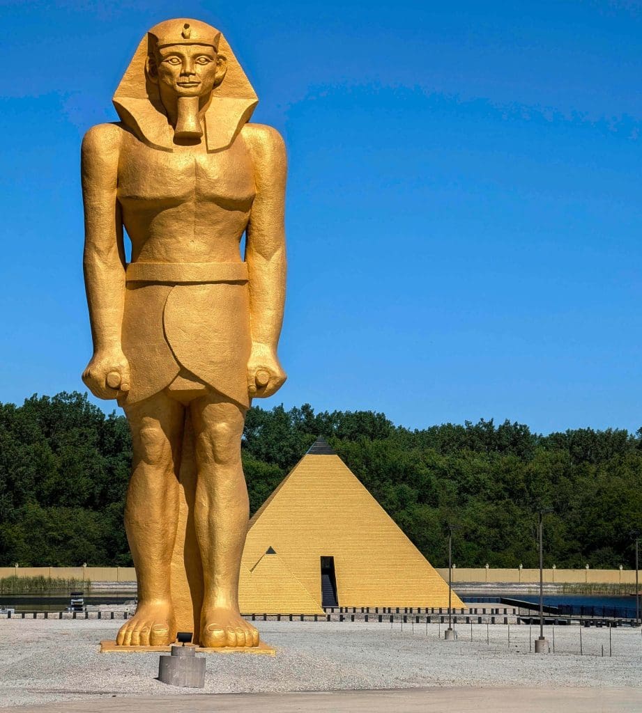 A towering golden pyramid and statue of King Tut mark one of the weirdest sights around Chicago.